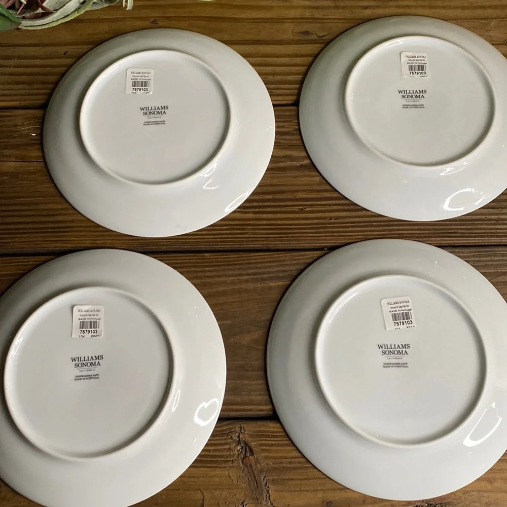 William Sonoma Elegant 18k Gold Accented Queen Bee Salad Plates - Set of Four 🐝